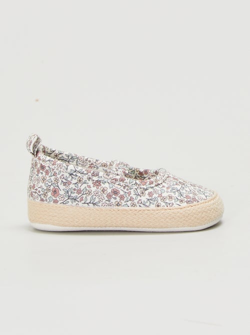Alpargatas com estampado 'florido' - Kiabi