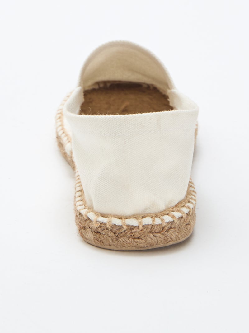 Alpercatas com padrão estampado Bege - Kiabi