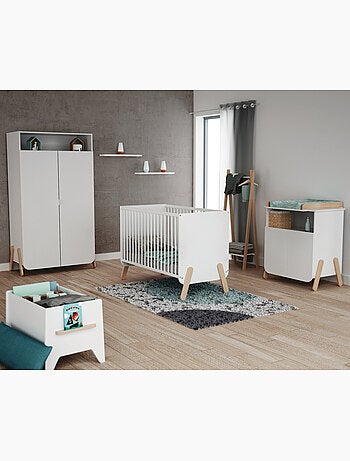At4 - quarto de bebé com cama, fraldário e roupeiro pirate de madeira branco e faia