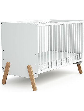 At4 - quarto de bebé com cama, fraldário e roupeiro pirate de madeira branco e faia