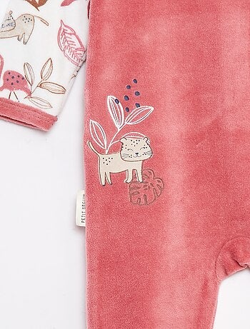 Babygrow de veludo com pés