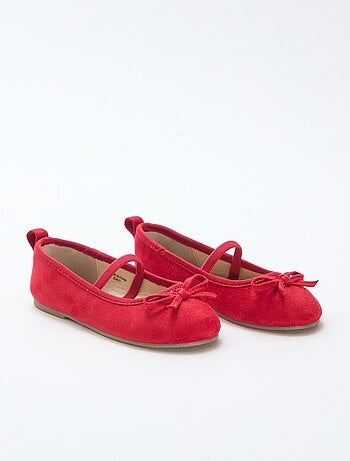 Bailarinas em camurça sintética com tira