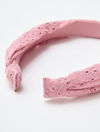 Bandolete em bordado inglês