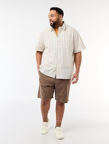 Bermuda chino com abertura abotoada + fecho éclair + cordões de ajuste