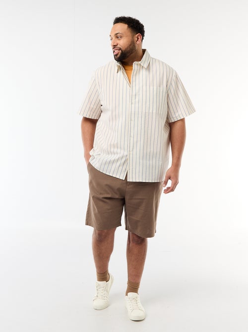 Bermuda chino com abertura abotoada + fecho éclair + cordões de ajuste - Kiabi