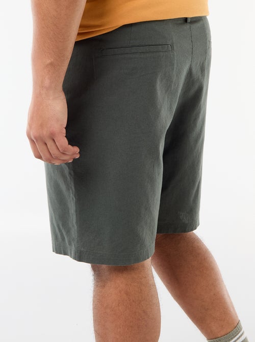 Bermuda chino com abertura abotoada + fecho éclair + cordões de ajuste - Kiabi