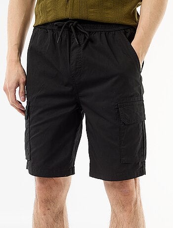 Bermuda chino em popeline com bolsos de aba