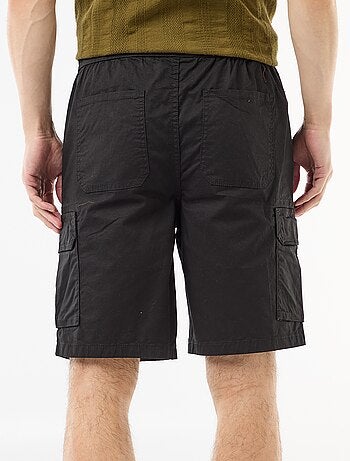 Bermuda chino em popeline com bolsos de aba
