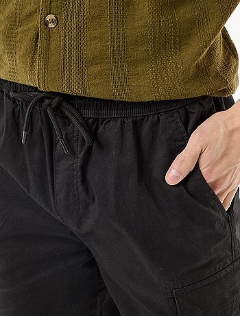 Bermuda chino em popeline com bolsos de aba