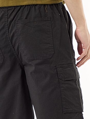 Bermuda chino em popeline com bolsos de aba
