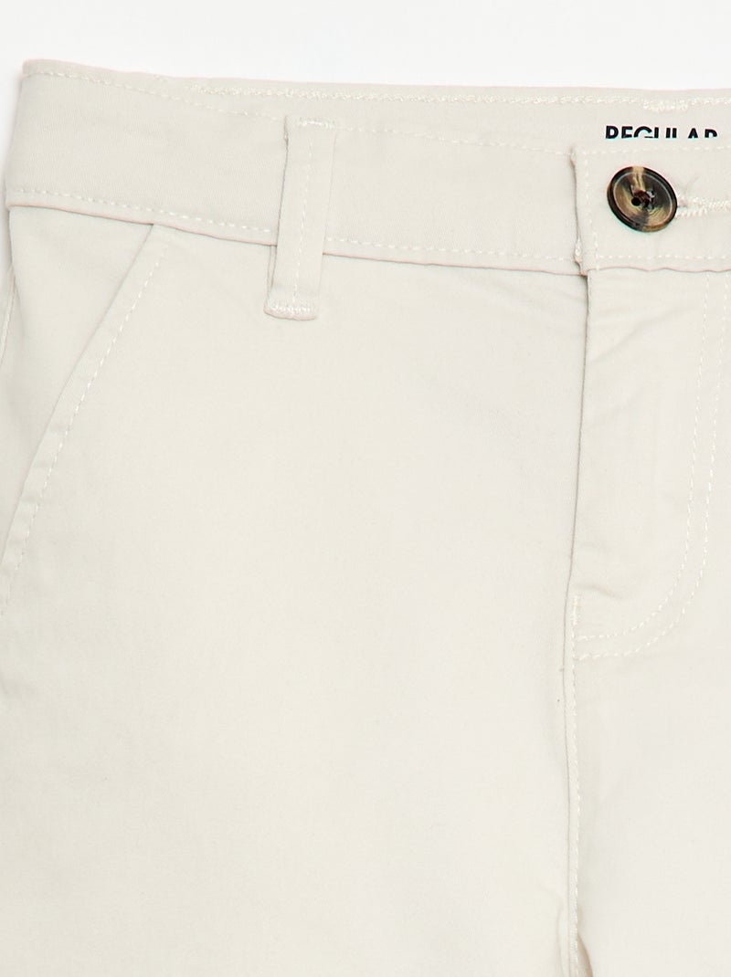 Bermuda chino em sarja Branco - Kiabi