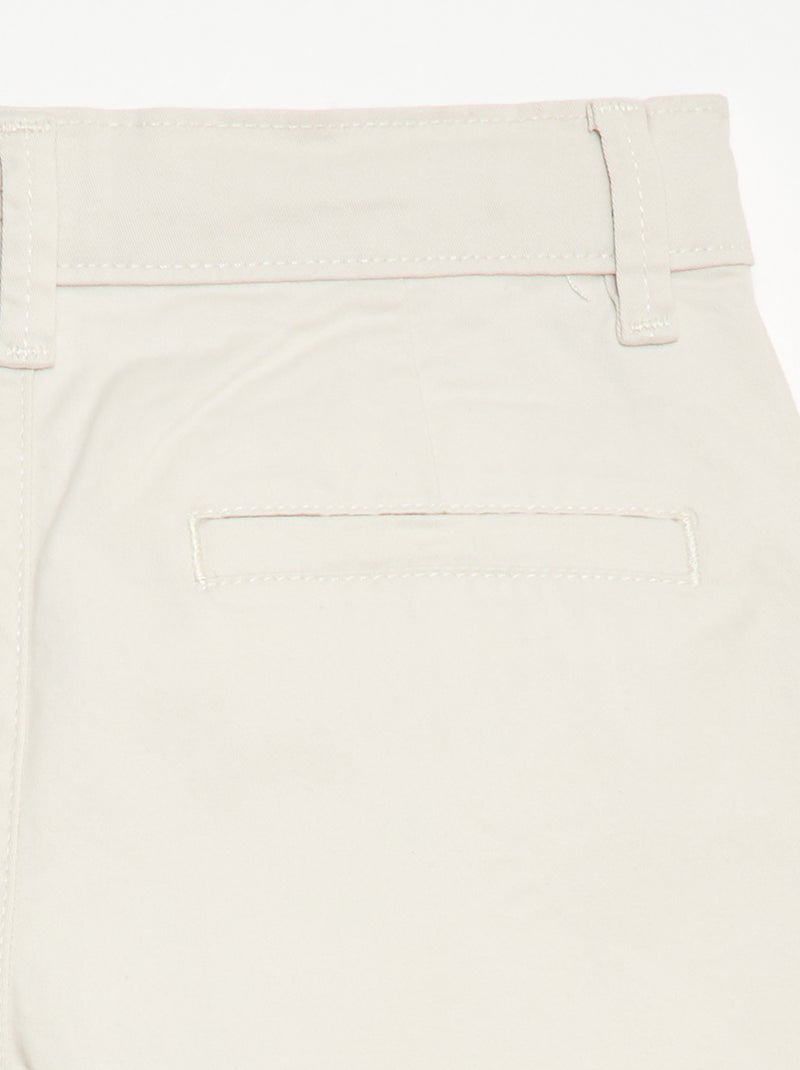 Bermuda chino em sarja Branco - Kiabi