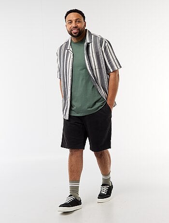 Bermuda chino em sarja