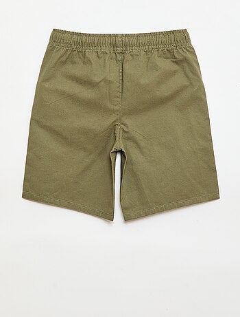 Bermuda chino liso com cordões de ajuste