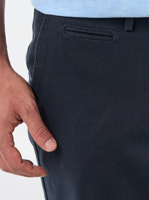 Bermuda chino liso em dobby - Kiabi