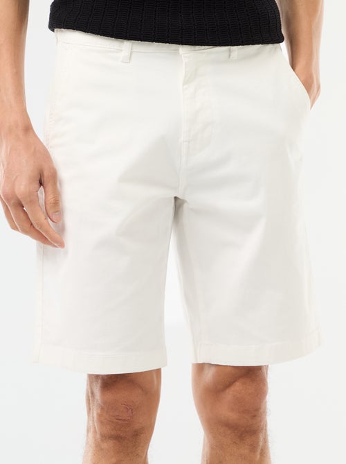 Bermuda chino liso em sarja - Kiabi