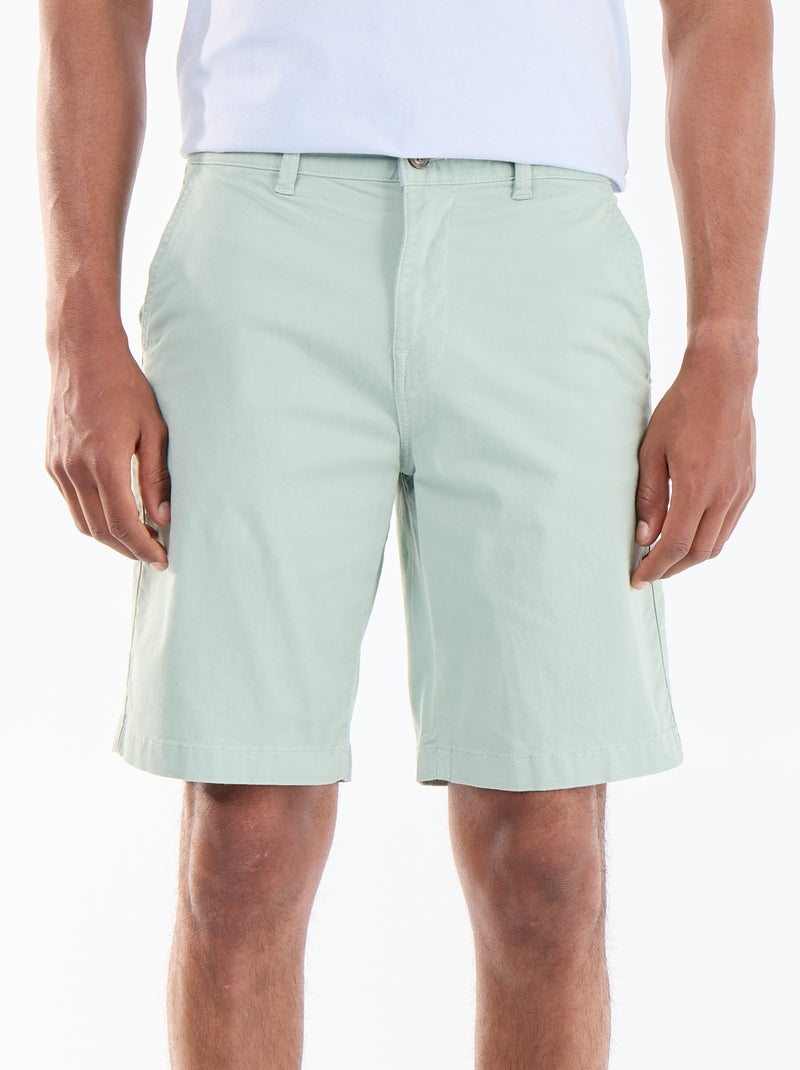 Bermuda chino liso em sarja Verde - Kiabi