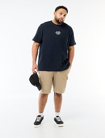 Bermuda em malha piqué com bolsos de aba