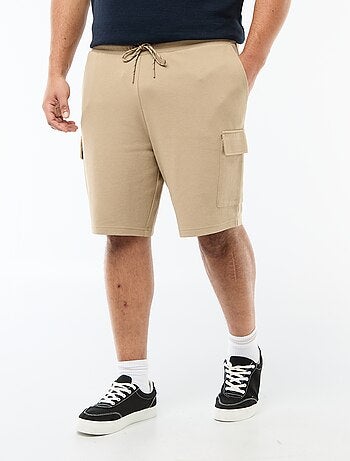 Bermuda em malha piqué com bolsos de aba