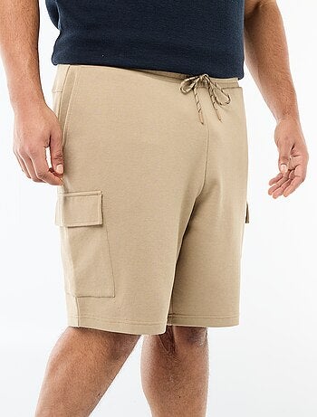 Bermuda em malha piqué com bolsos de aba