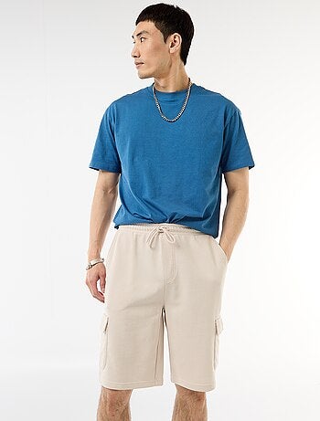 Bermuda em moletom leve com bolsos com aba