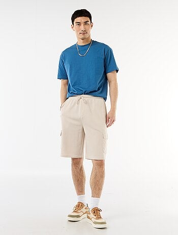 Bermuda em moletom leve com bolsos com aba