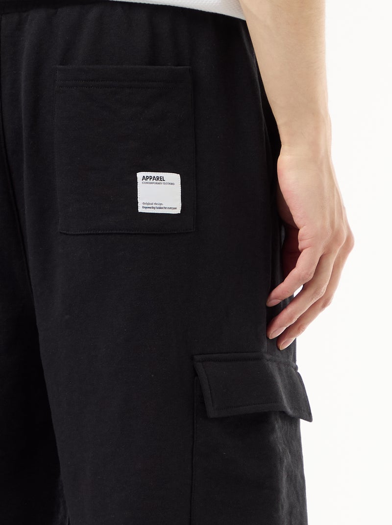 Bermuda em moletom leve com bolsos com aba Preto - Kiabi