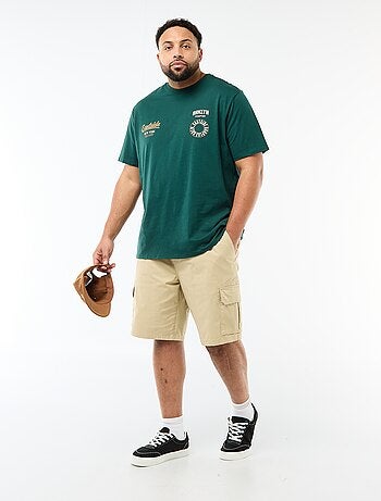 Bermuda em sarja com multibolsos