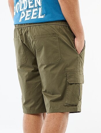 Bermuda em sarja com multibolsos
