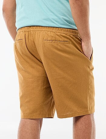 Bermuda leve liso com 4 bolsos