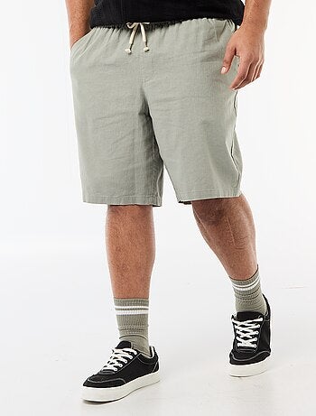 Bermuda leve liso com 4 bolsos