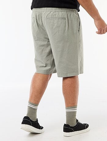 Bermuda leve liso com 4 bolsos