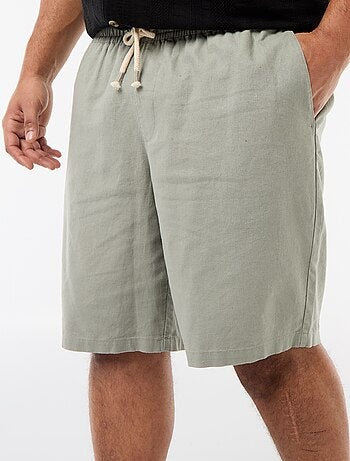 Bermuda leve liso com 4 bolsos