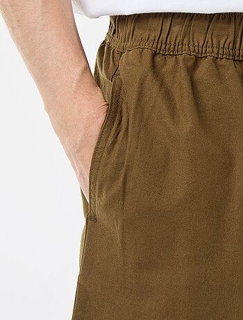 Bermuda liso em algodão e linho