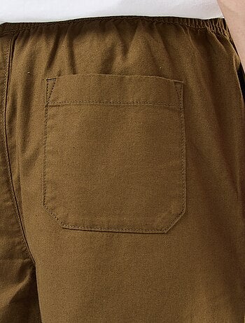 Bermuda liso em algodão e linho