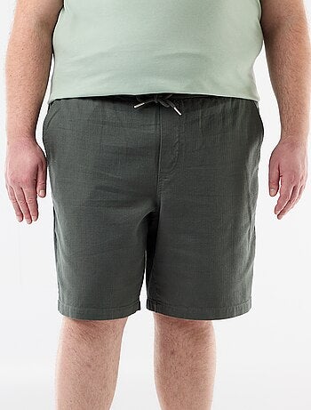 Bermuda liso em tecido dobby