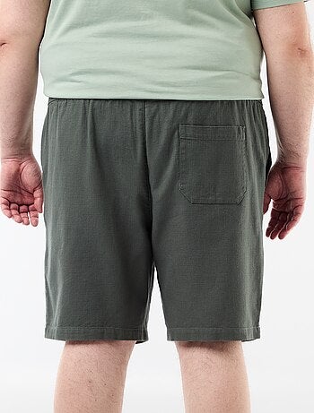 Bermuda liso em tecido dobby