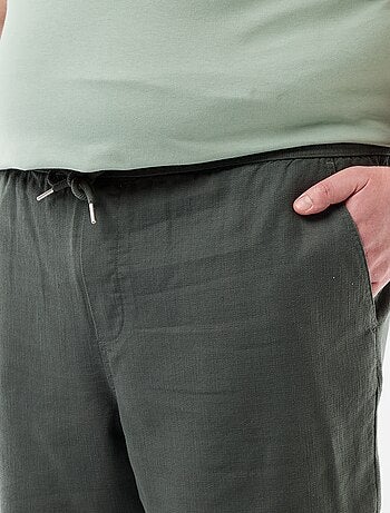 Bermuda liso em tecido dobby