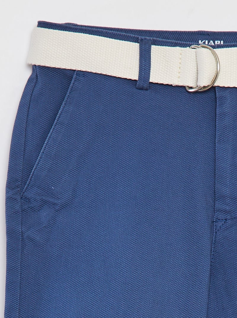 Bermudas chino com corte slim em malha piqué + cinto AZUL - Kiabi