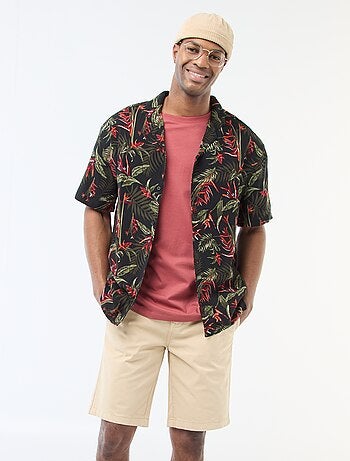 Bermudas chino em sarja lisa