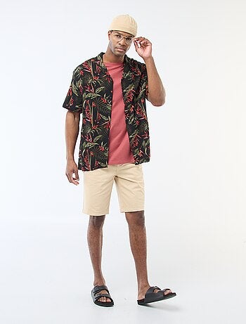 Bermudas chino em sarja lisa