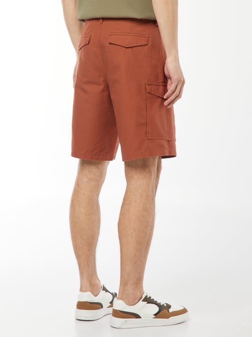 Bermudas chino em sarja lisa com vários bolsos - Kiabi Bermudas chino em sarja lisa com vários bolsos - Kiabi