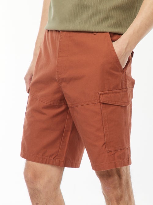 Bermudas chino em sarja lisa com vários bolsos - Kiabi Bermudas chino em sarja lisa com vários bolsos - Kiabi
