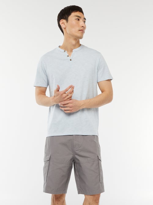 Bermudas chino em sarja lisa com vários bolsos - Kiabi