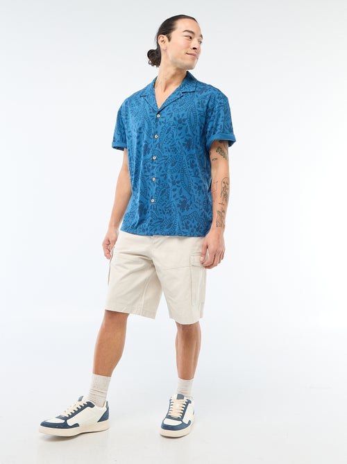 Bermudas chino em sarja lisa com vários bolsos - Kiabi Bermudas chino em sarja lisa com vários bolsos - Kiabi