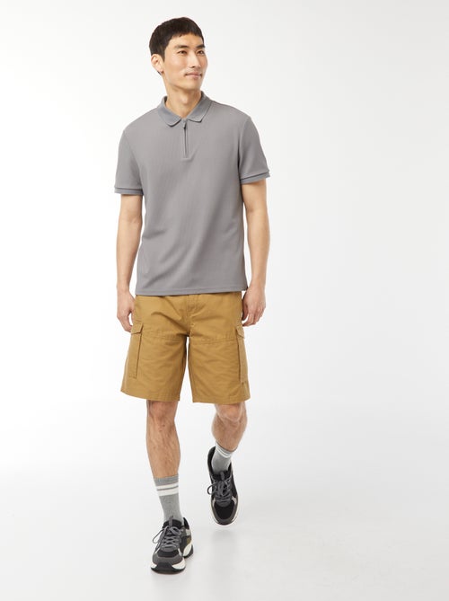 Bermudas chino em sarja lisa com vários bolsos - Kiabi Bermudas chino em sarja lisa com vários bolsos - Kiabi