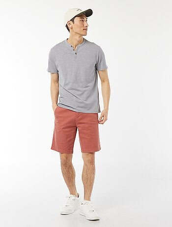 Bermudas chino em sarja lisa