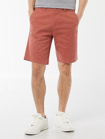 Bermudas chino em sarja lisa