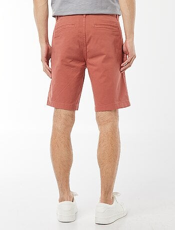 Bermudas chino em sarja lisa