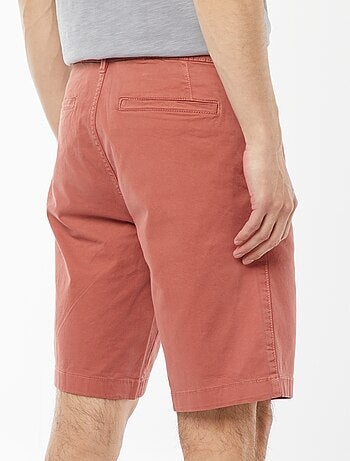 Bermudas chino em sarja lisa